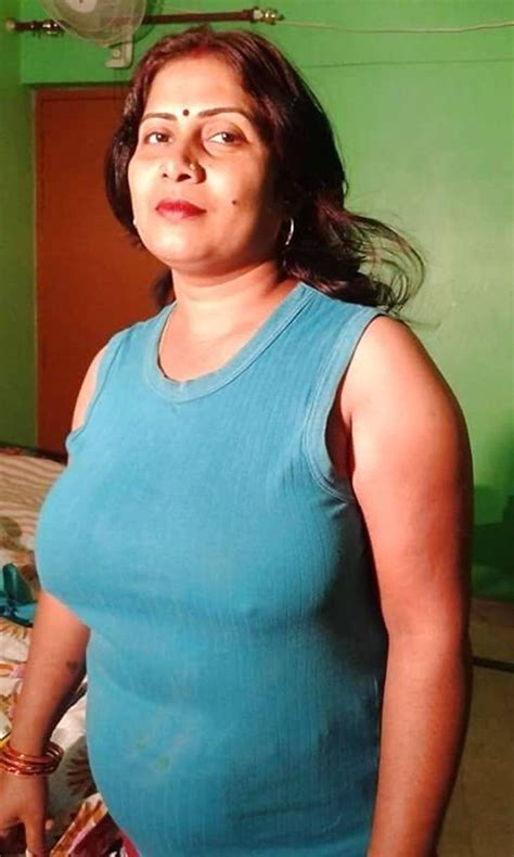 bhabhi aunty nude|Desi nude aunty